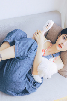 24小时免费看视频打扑克